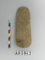 藏品(長條形打製石斧)的圖片